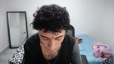 Snapshot of present_the_magic chatting on 11/13/25, 02:21 Plux online show from 11/13/25, 02:21