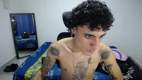 Snapshot of present_the_magic chatting on 11/13/25, 09:36 Plux online show from 11/13/25, 09:36