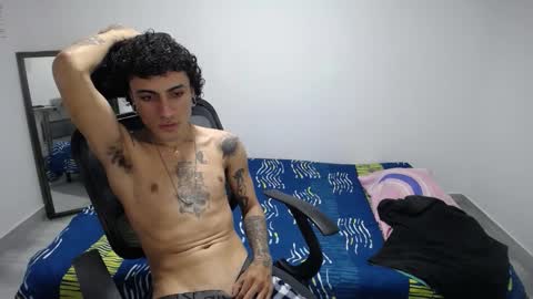 Snapshot of present_the_magic chatting on 11/20/25, 04:51 Plux online show from 11/20/25, 04:51