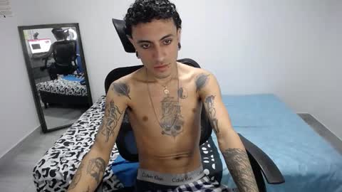 Snapshot of present_the_magic chatting on 12/05/25, 07:10 Plux online show from 12/05/25, 07:10