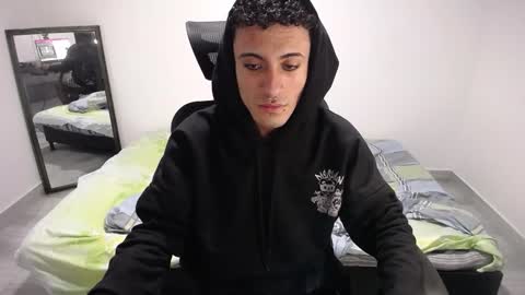 Plux online show from 01/11/26, 03:55