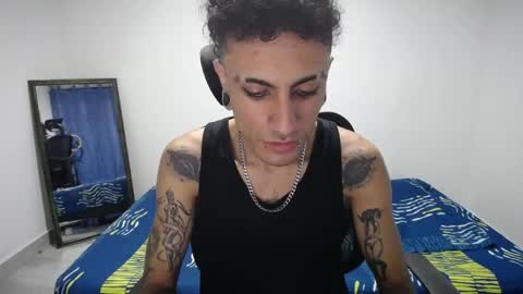 Snapshot of present_the_magic chatting on 06/05/26, 06:52 Plux online show from 06/05/26, 06:52