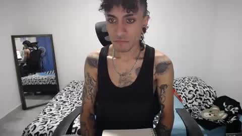 Snapshot of present_the_magic chatting on 07/09/26, 11:36 Plux online show from 07/09/26, 11:36