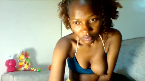 Snapshot of prettie_petitee chatting on 07/14/26, 03:33 prettie_petitee online show from 07/14/26, 03:33