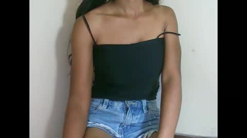 Snapshot of prettiethalia chatting on 10/23/25, 07:29 prettiethalia online show from 10/23/25, 07:29