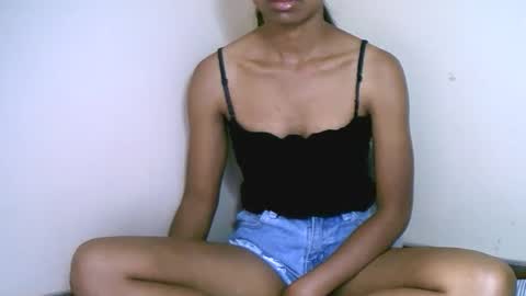 Snapshot of prettiethalia chatting on 10/29/25, 11:23 prettiethalia online show from 10/29/25, 11:23