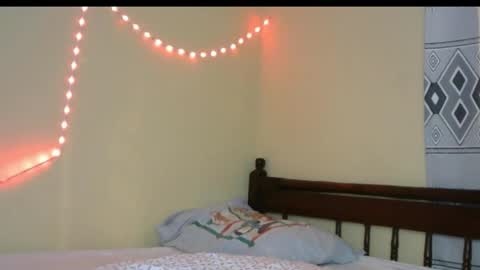 Snapshot of pretty__lisa chatting on 11/02/25, 06:27 pretty__lisa online show from 11/02/25, 06:27