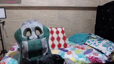 pretty_cristal22 online show from 01/07/25, 11:56