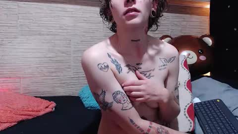 pretty_cristal22 online show from 12/05/25, 01:09