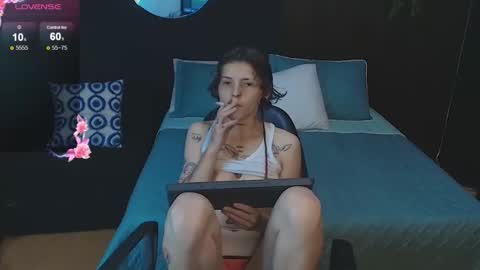 pretty_cristal22 online show from 12/20/25, 02:18