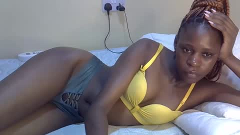 pretty_daniella online show from 02/12/25, 05:37