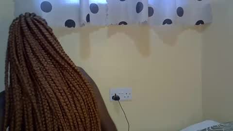pretty_daniella online show from 02/17/25, 05:47