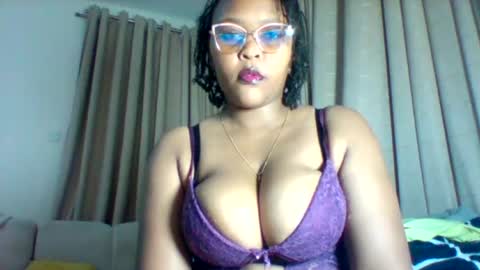 Snapshot of pretty_dee1 chatting on 07/29/26, 03:48 pretty_dee1 online show from 07/29/26, 03:48