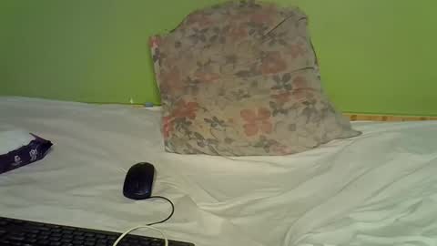 pretty_g2 online show from 10/18/25, 06:41