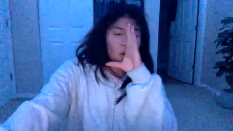 pretty_girl828687 online show from 12/17/25, 01:33