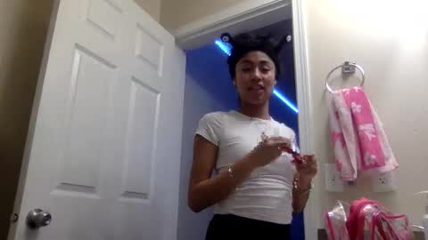 pretty_girl828687 online show from 01/12/26, 05:40