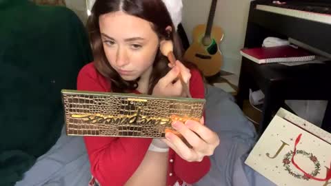 Snapshot of pretty_in_p1nk chatting on 12/18/24, 03:58 Sophie online show from 12/18/24, 03:58