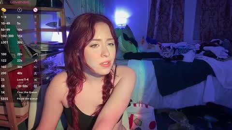 Snapshot of pretty_in_p1nk chatting on 02/12/25, 12:48 Sophie online show from 02/12/25, 12:48