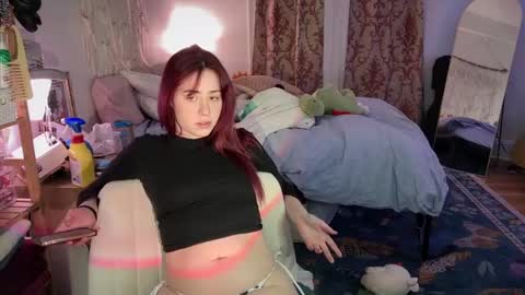 Snapshot of pretty_in_p1nk chatting on 02/18/25, 01:21 Sophie online show from 02/18/25, 01:21