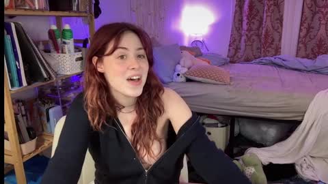 Snapshot of pretty_in_p1nk chatting on 03/04/25, 02:38 Sophie online show from 03/04/25, 02:38