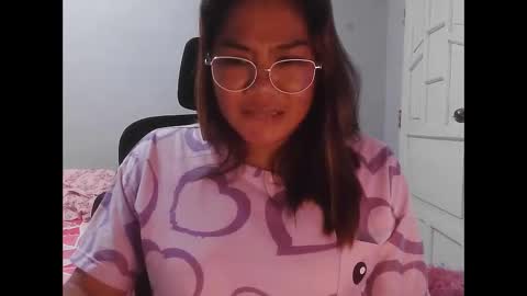pretty_jewel05 online show from 05/21/26, 04:47