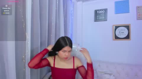 pretty online show from 10/23/25, 12:04