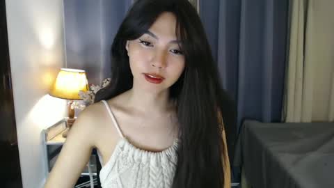 Snapshot of pretty_kimxxx chatting on 12/13/24, 01:55 Kim online show from 12/13/24, 01:55