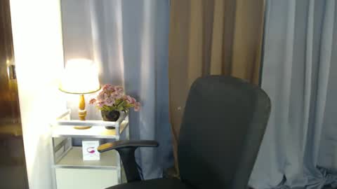 Snapshot of pretty_kimxxx chatting on 02/01/25, 02:16 Kim online show from 02/01/25, 02:16