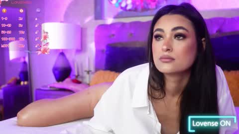 Snapshot of pretty_lia_ chatting on 09/30/25, 04:17 Lia online show from 09/30/25, 04:17