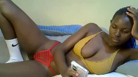 Snapshot of pretty_liny chatting on 10/19/25, 12:17 pretty_liny online show from 10/19/25, 12:17