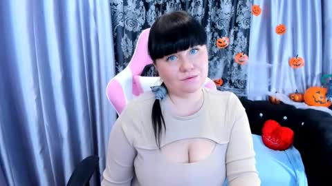 pretty_malika online show from 10/31/25, 03:07