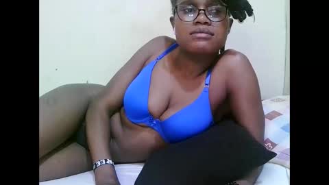 Snapshot of pretty_mellan chatting on 02/02/25, 10:39 pretty_mellan online show from 02/02/25, 10:39