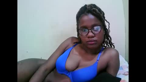 Snapshot of pretty_mellan chatting on 02/13/25, 10:44 pretty_mellan online show from 02/13/25, 10:44