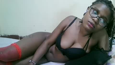 Snapshot of pretty_mellan chatting on 02/14/25, 10:04 pretty_mellan online show from 02/14/25, 10:04