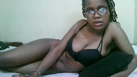 Snapshot of pretty_mellan chatting on 02/15/25, 11:06 pretty_mellan online show from 02/15/25, 11:06