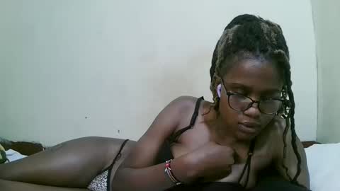 Snapshot of pretty_mellan chatting on 02/16/25, 02:20 pretty_mellan online show from 02/16/25, 02:20