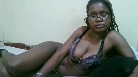 Snapshot of pretty_mellan chatting on 02/17/25, 05:32 pretty_mellan online show from 02/17/25, 05:32
