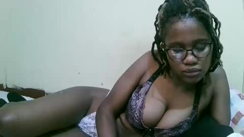 Snapshot of pretty_mellan chatting on 02/18/25, 08:49 pretty_mellan online show from 02/18/25, 08:49