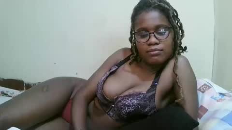 Snapshot of pretty_mellan chatting on 02/19/25, 08:33 pretty_mellan online show from 02/19/25, 08:33