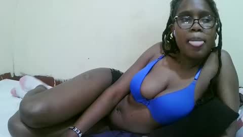 Snapshot of pretty_mellan chatting on 02/23/25, 01:13 pretty_mellan online show from 02/23/25, 01:13