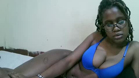 Snapshot of pretty_mellan chatting on 02/24/25, 02:40 pretty_mellan online show from 02/24/25, 02:40