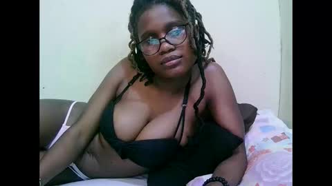 Snapshot of pretty_mellan chatting on 02/28/25, 10:06 pretty_mellan online show from 02/28/25, 10:06