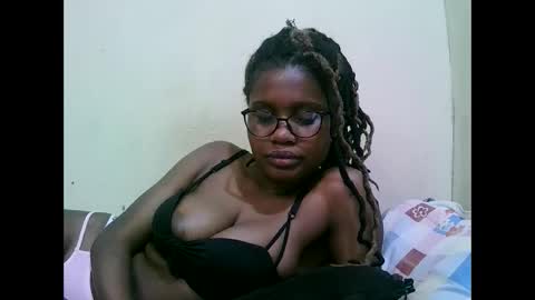 Snapshot of pretty_mellan chatting on 03/01/25, 07:08 pretty_mellan online show from 03/01/25, 07:08