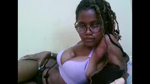 Snapshot of pretty_mellan chatting on 03/03/25, 10:28 pretty_mellan online show from 03/03/25, 10:28