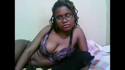 Snapshot of pretty_mellan chatting on 03/05/25, 03:18 pretty_mellan online show from 03/05/25, 03:18
