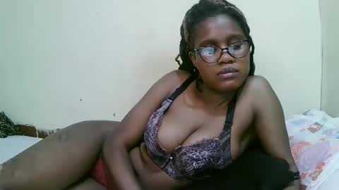 Snapshot of pretty_mellan chatting on 03/06/25, 12:30 pretty_mellan online show from 03/06/25, 12:30