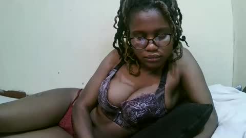 Snapshot of pretty_mellan chatting on 03/06/25, 06:48 pretty_mellan online show from 03/06/25, 06:48