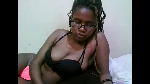 Snapshot of pretty_mellan chatting on 03/08/25, 01:17 pretty_mellan online show from 03/08/25, 01:17