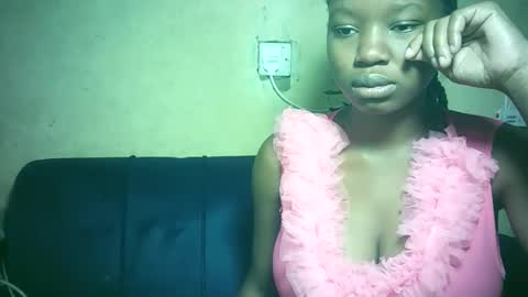 pretty_milan online show from 12/14/25, 09:58