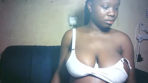 pretty_milan online show from 02/24/26, 01:42